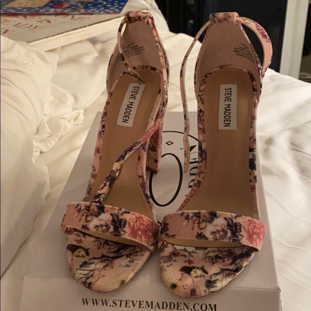 COPY - STEVE MADDEN FLORAL CARRSON HEEL